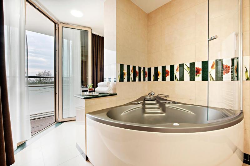 Special Offer - Double Room with New Year's Eve Dinner Package image 3