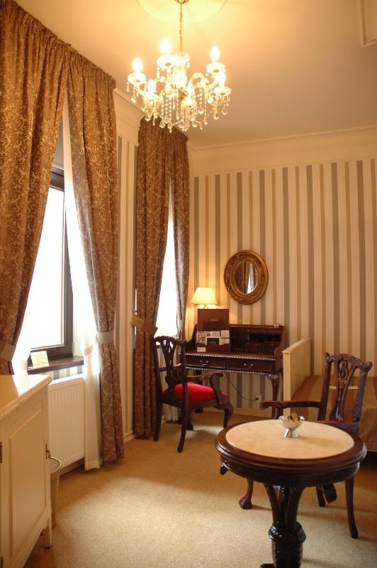 Small Single Room image 4
