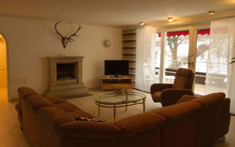 Deluxe Four-Bedroom Apartment image 3