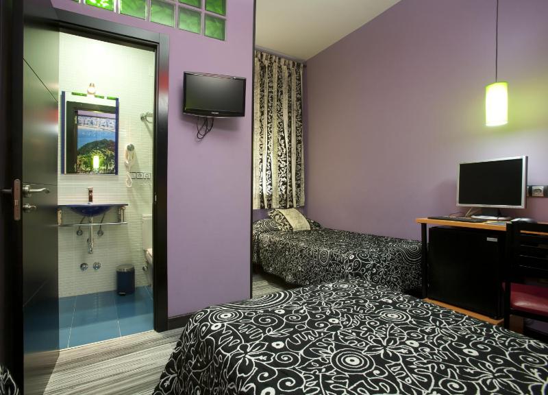 Quadruple Room image 2