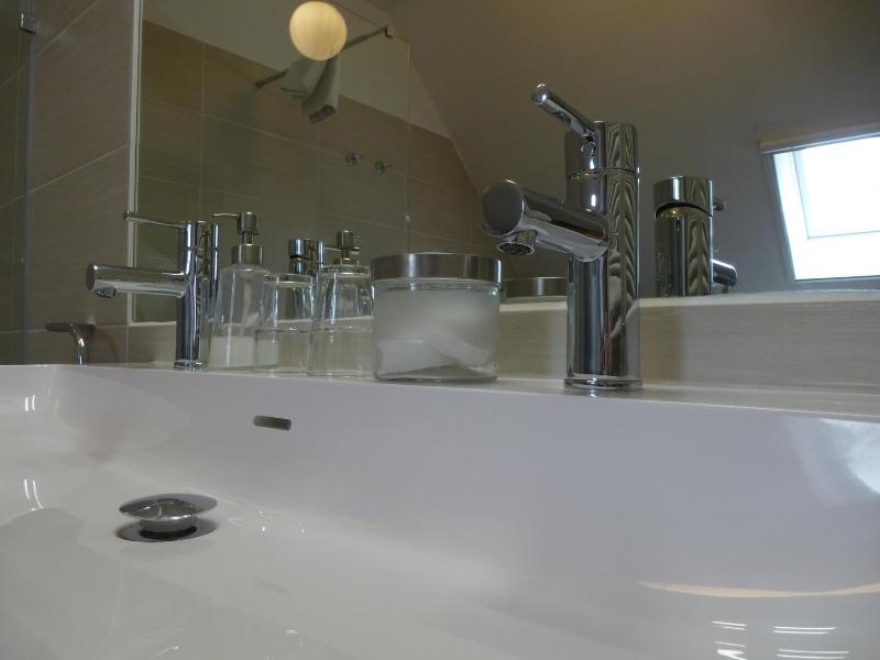 Large Double or Twin Room image 3