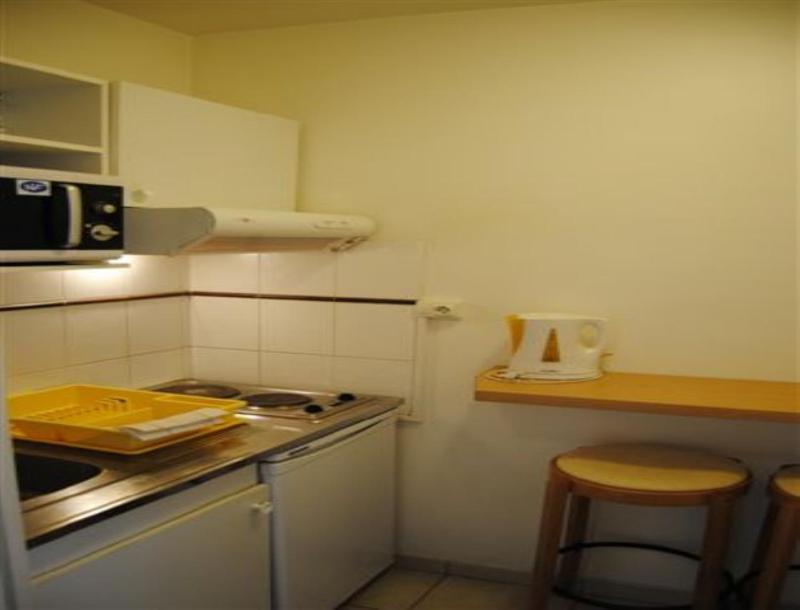 Classic One-Bedroom Apartment image 1