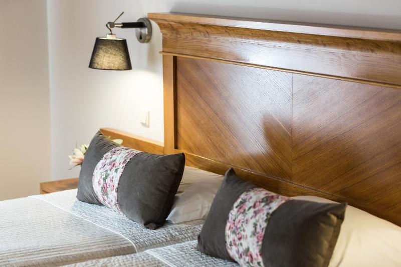 One-Bedroom Apartment image 3