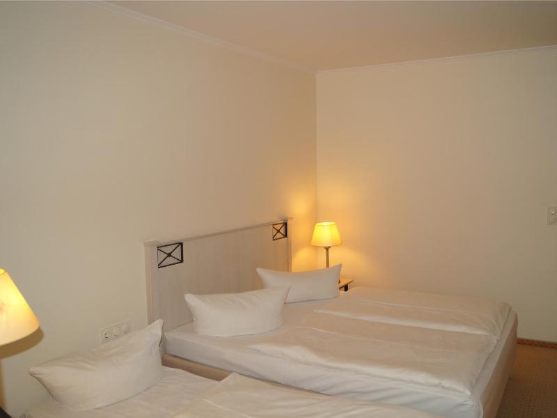 Double Room with Extra Bed image 4