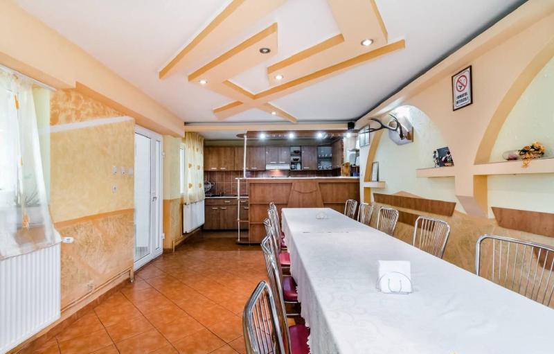 Double Room with Private Bathroom image 3