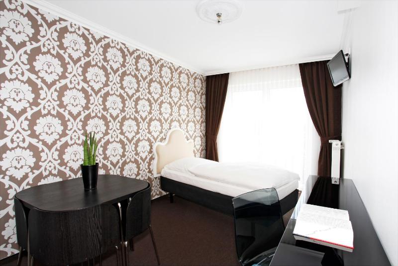 Studio Apartment Single  image 2