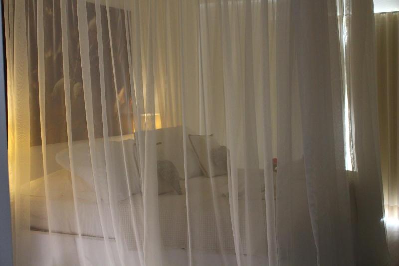 Double Room with Four Poster Bed image 4