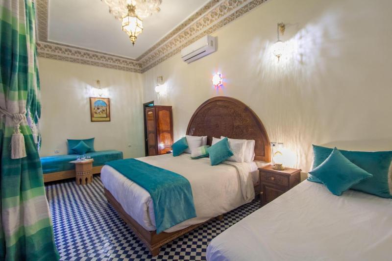 Deluxe Quadruple Room image 1
