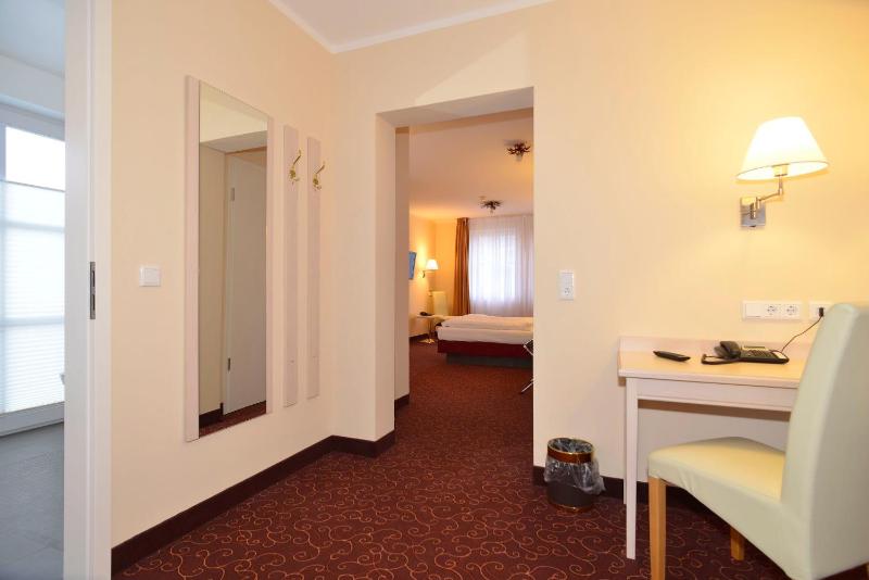 Quadruple Room image 2