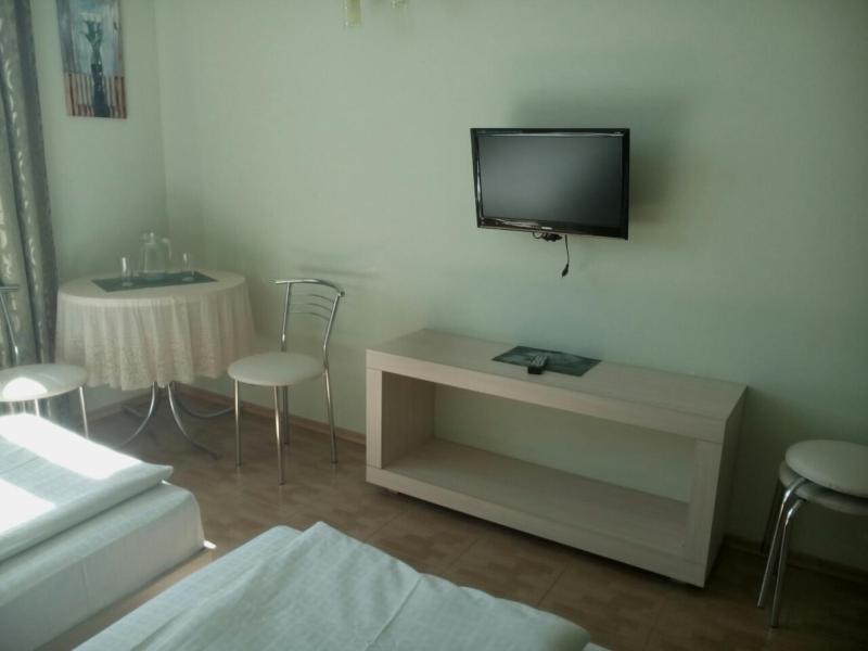 Twin Room with Extra Bed image 3