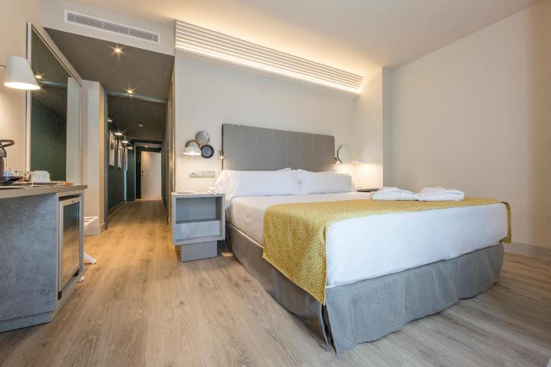 Double Room with Terrace image 3