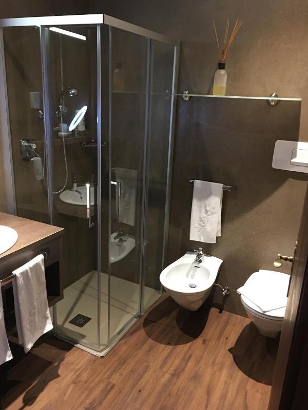 Double Room with Valley View image 4
