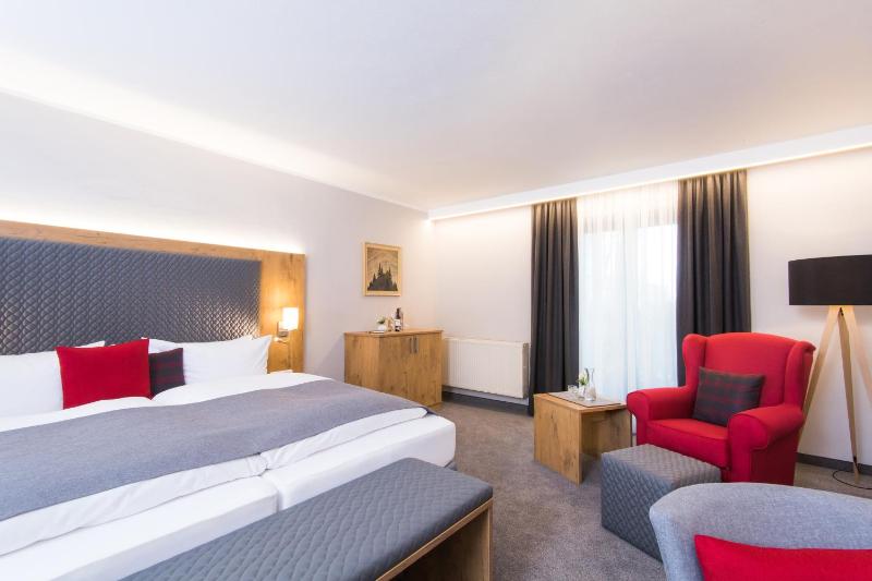 Deluxe Double Room image 3