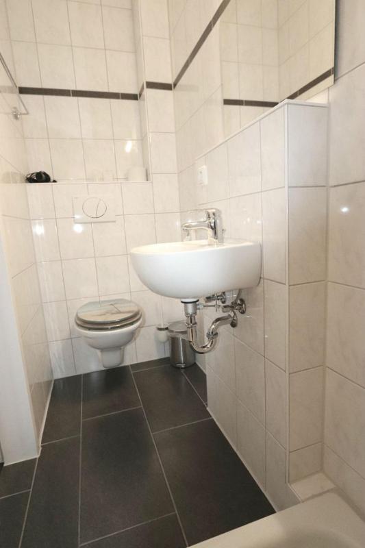 Small Single Room image 3