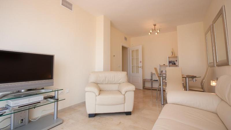 One-Bedroom Apartment image 2