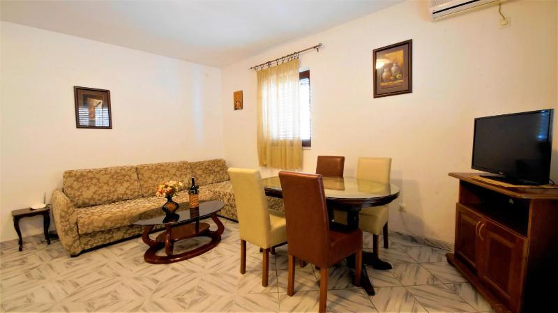 One-Bedroom Apartment image 3