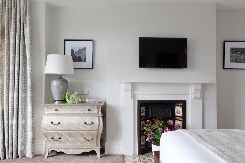 Superior King Room image 2