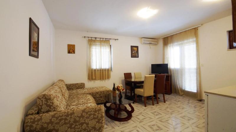 One-Bedroom Apartment image 2