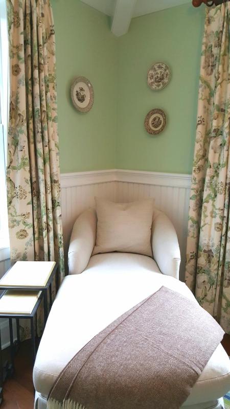 King Room with Garden View image 2