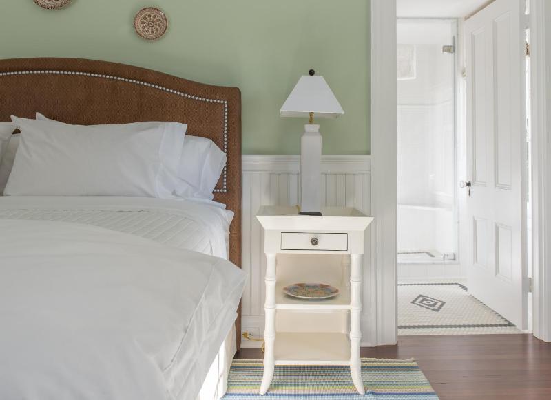 King Room with Garden View image 4