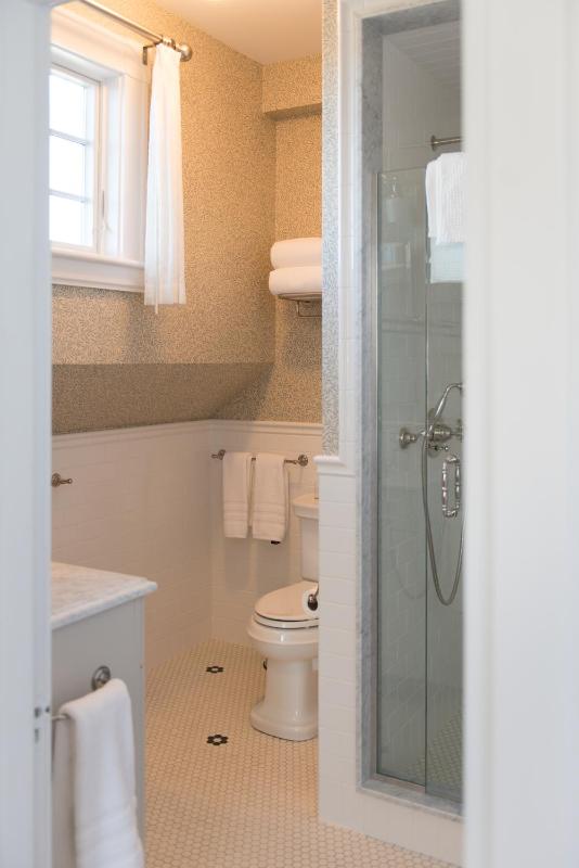 Deluxe Queen Suite image 2