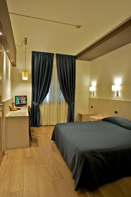 Double or Twin Room image 3