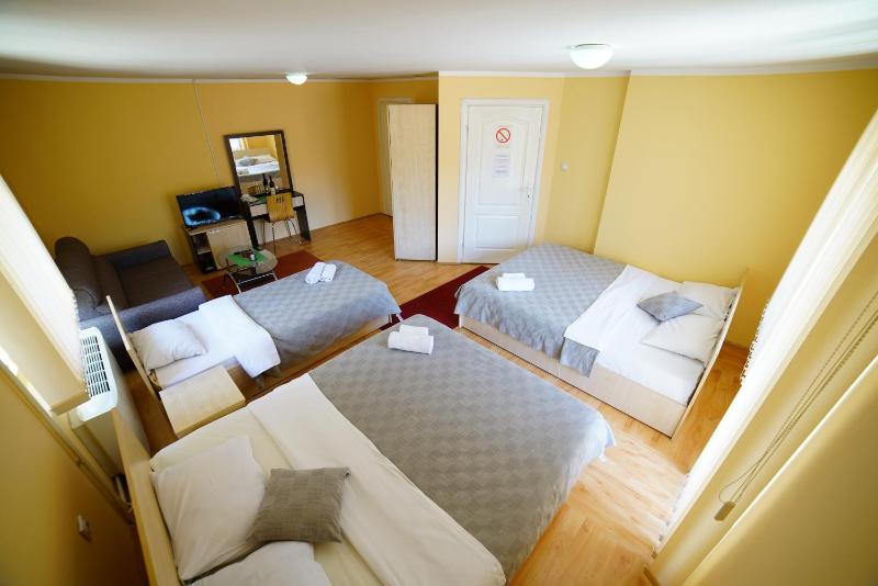 Deluxe Apartment image 3