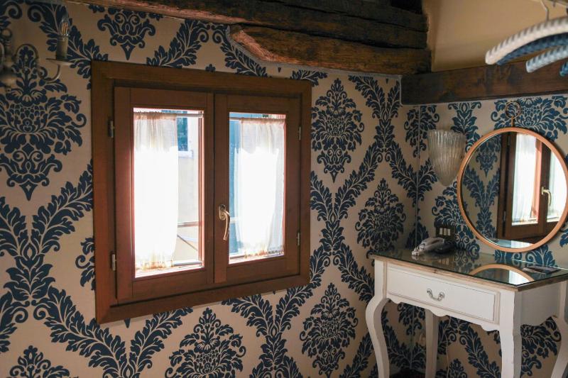 Economy Double Room image 4