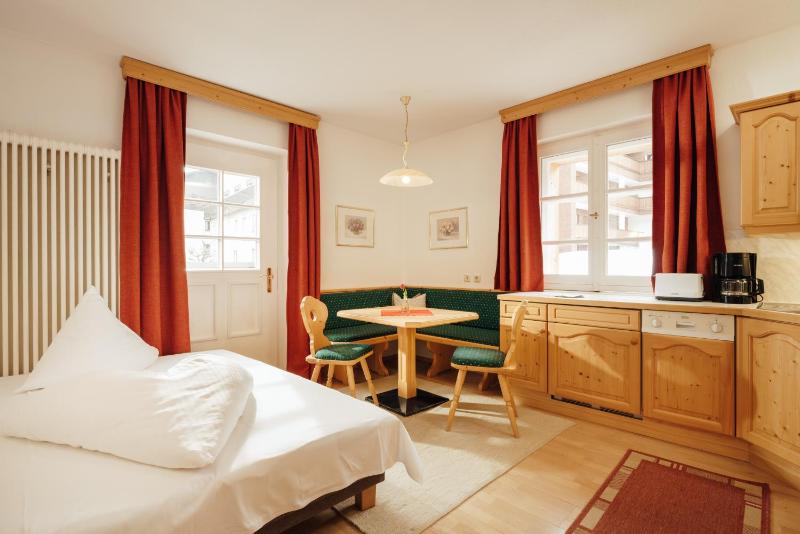 One-Bedroom Apartment with Balcony (2-3 Adults,Bachmaehder) image 3