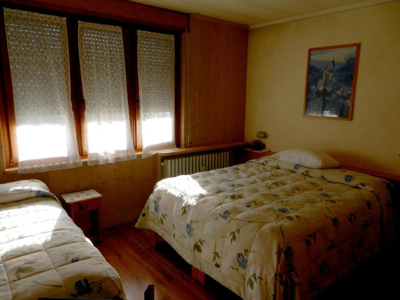 Standard Triple Room image 4