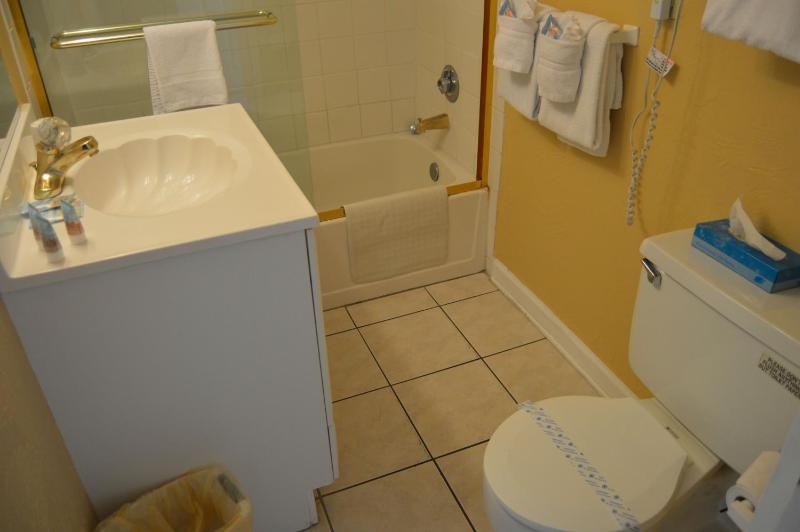 Quadruple Room with Sea View image 1