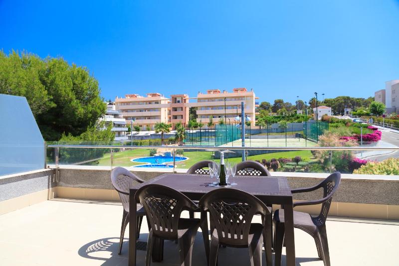 Apartment with Pool View  image 1