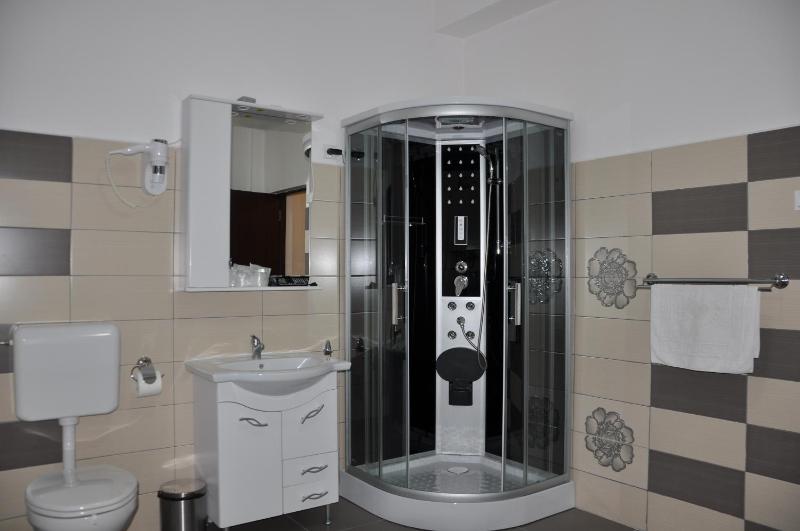 Deluxe Double Room with Shower image 4