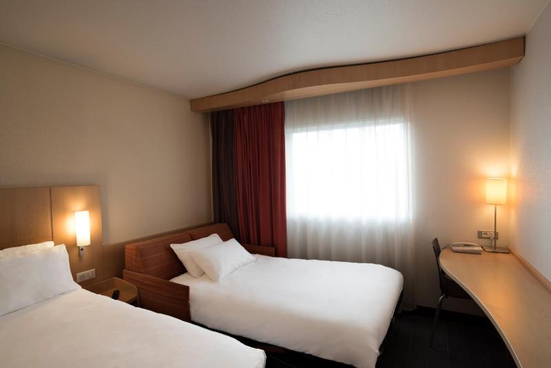 Standard Room with One Double Bed and Sofa image 4