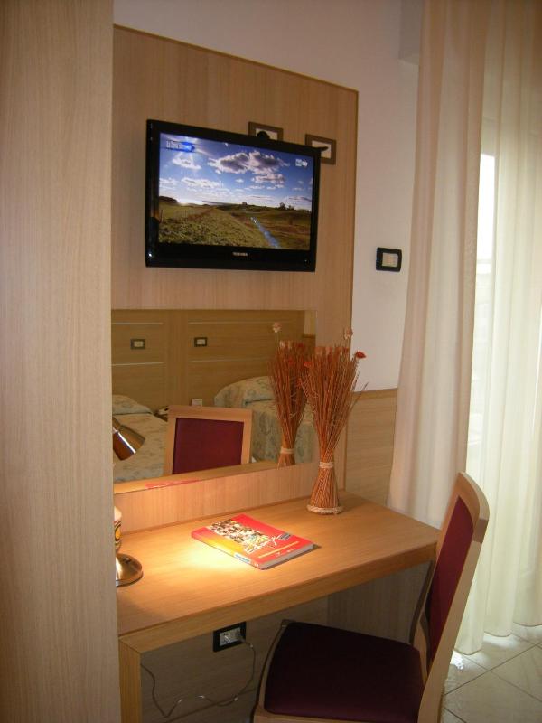 Quadruple Room image 3