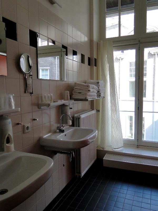 Quadruple Room with Shared Bathroom image 4