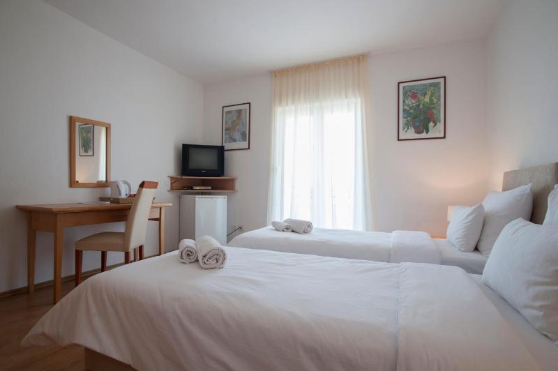 Twin Room image 1