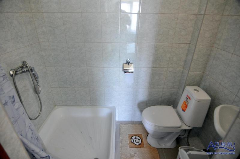 Quadruple Room with Private Bathroom image 1