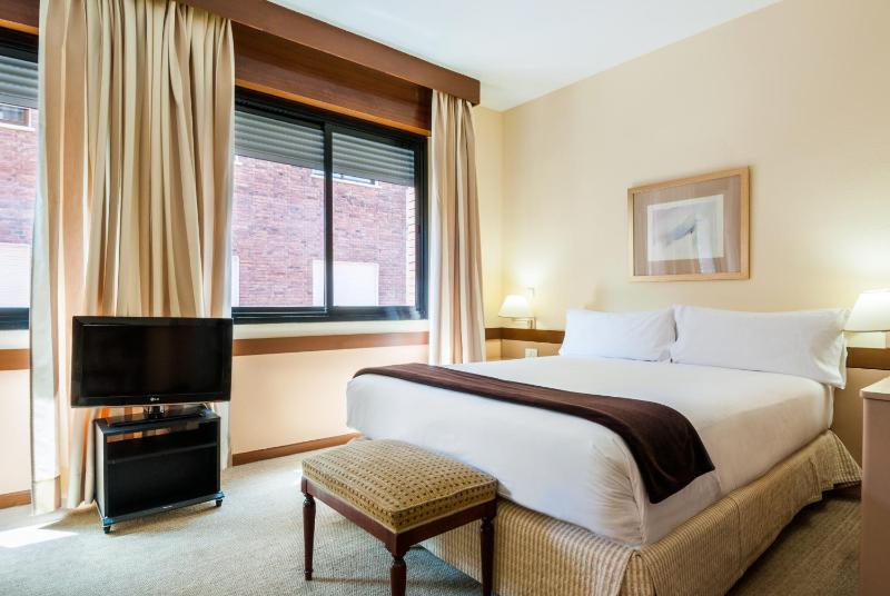 Espahotel Plaza Basilica - image 7