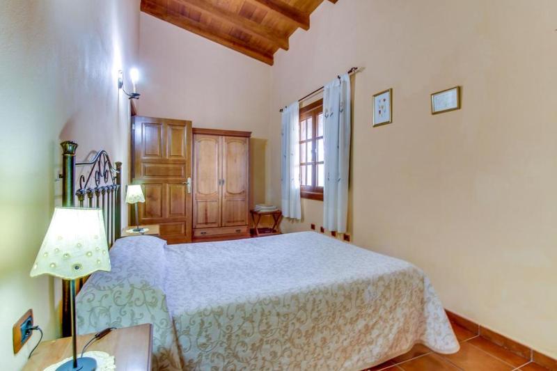 One-Bedroom Apartment image 4
