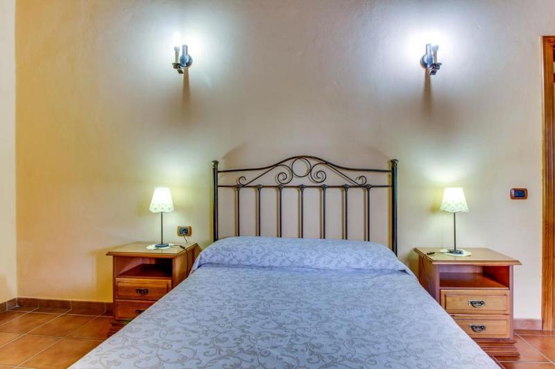 One-Bedroom Apartment image 3