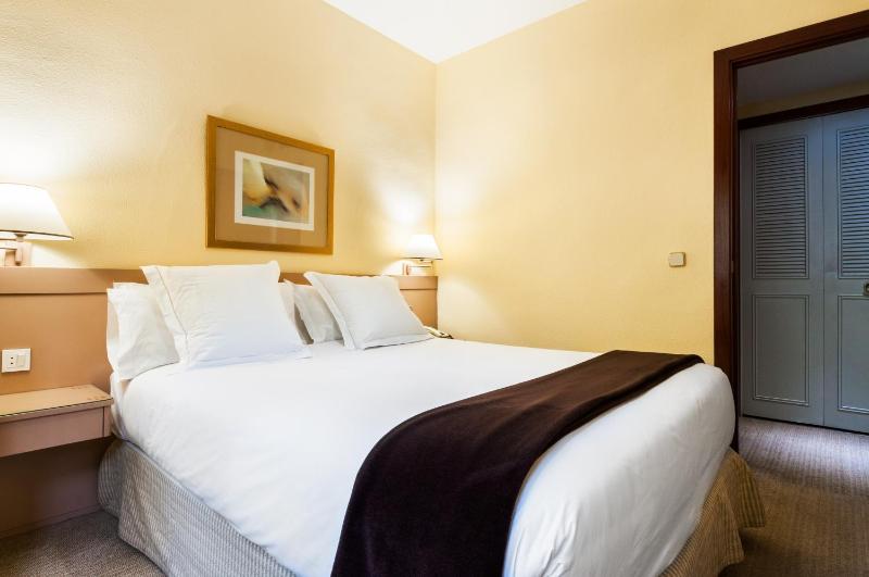 Espahotel Plaza Basilica - image 14