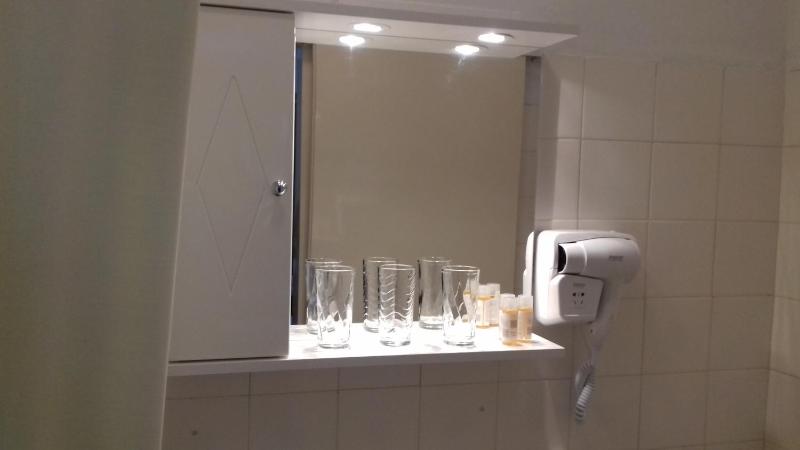 Standard Triple Room image 2