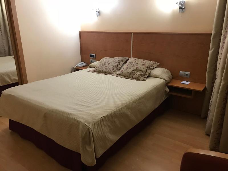 Triple Room (2 adults + 1 child up to 12 years old) image 4