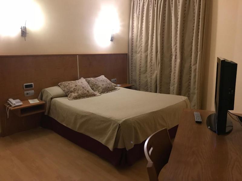 Double Room image 4