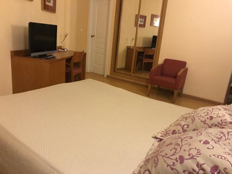 Double Room image 3