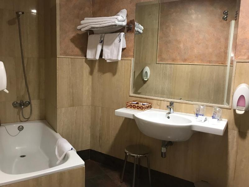 Double Room image 1
