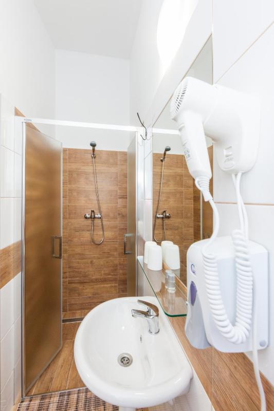 Double or Twin Room with Private Bathroom image 4