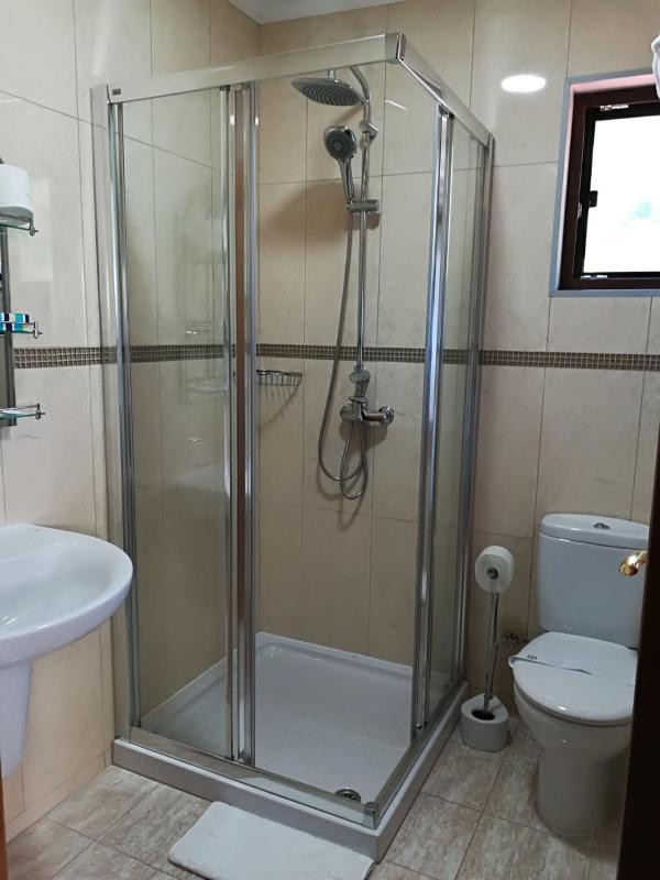 Economy Quadruple Room image 4