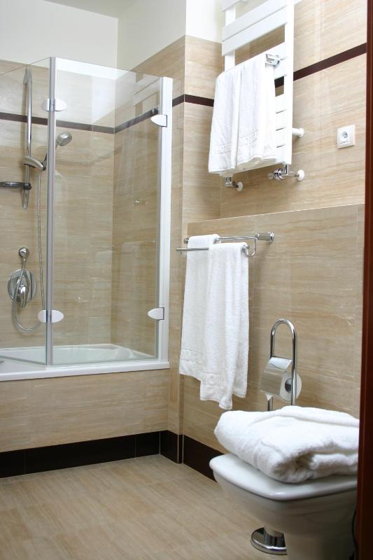 Superior Double Room with Sofa image 4